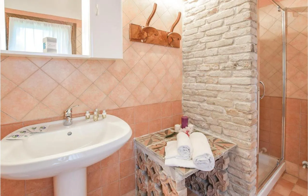 2 Bedroom Awesome Home In Taglio Di Po Ro 维罗港 度假居